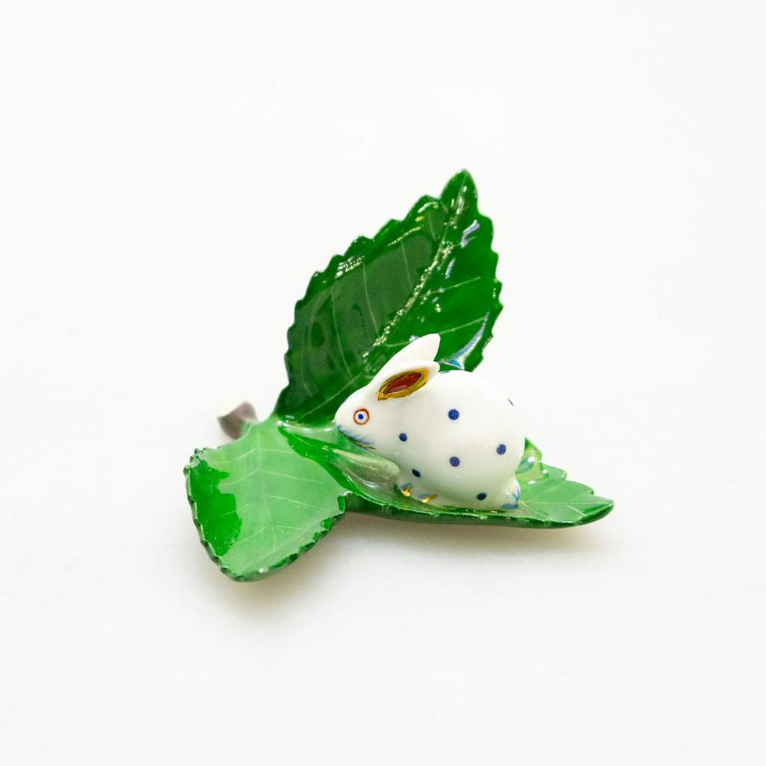 HEREND PORCELAIN MINIATURE FIGURINE RABBIT ON LEAF (1 of 3)