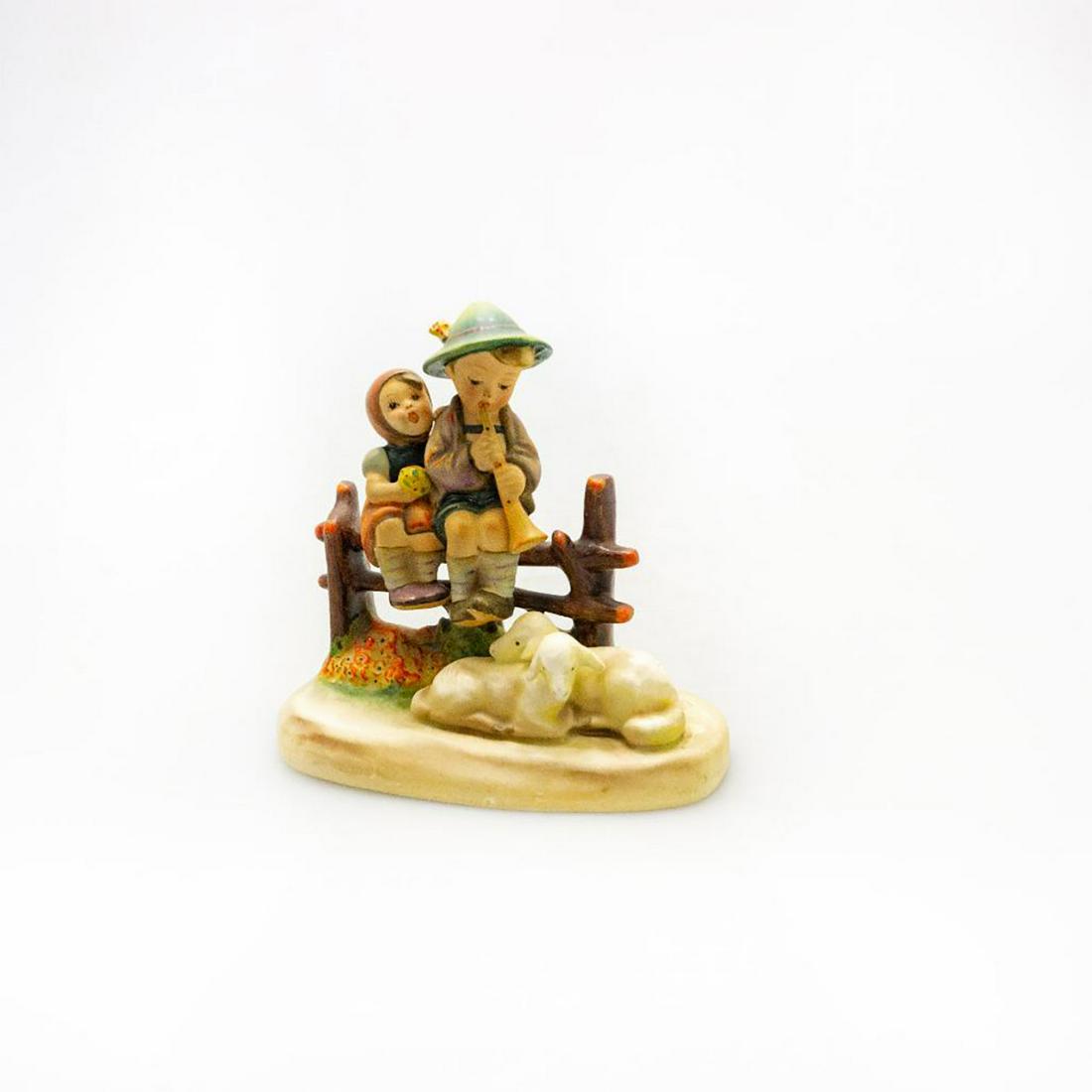 GOEBEL HUMMEL FIGURINE, EVENTIDE #99 (1 of 3)