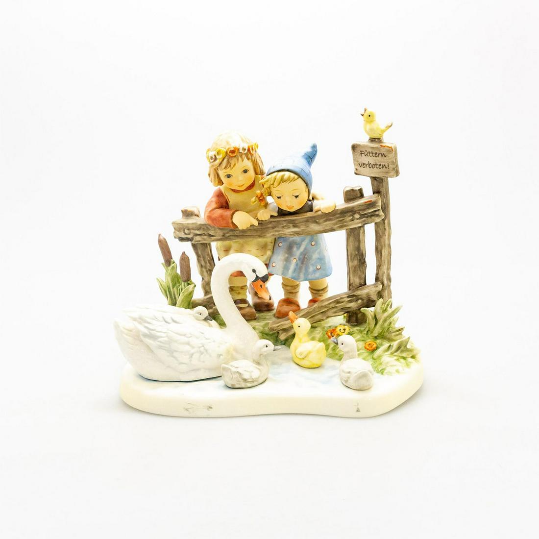 GOEBEL HUMMEL FIGURINE, FOREVER FRINDS 2255 (1 of 3)