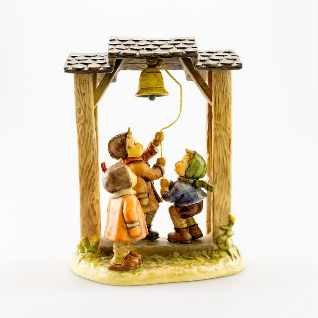 GOEBEL HUMMEL FIGURINE, LETS TELL THE WORLD 487 (1 of 3)