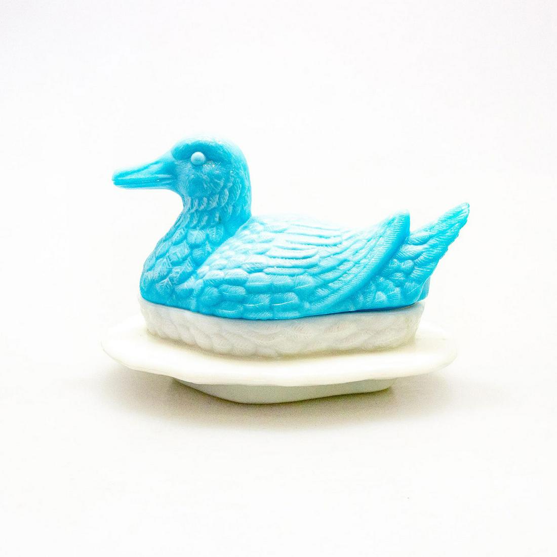 VINTAGE BLUE AND WHITE MILK GLASS COVERED DISH, DUCK (1 of 4)