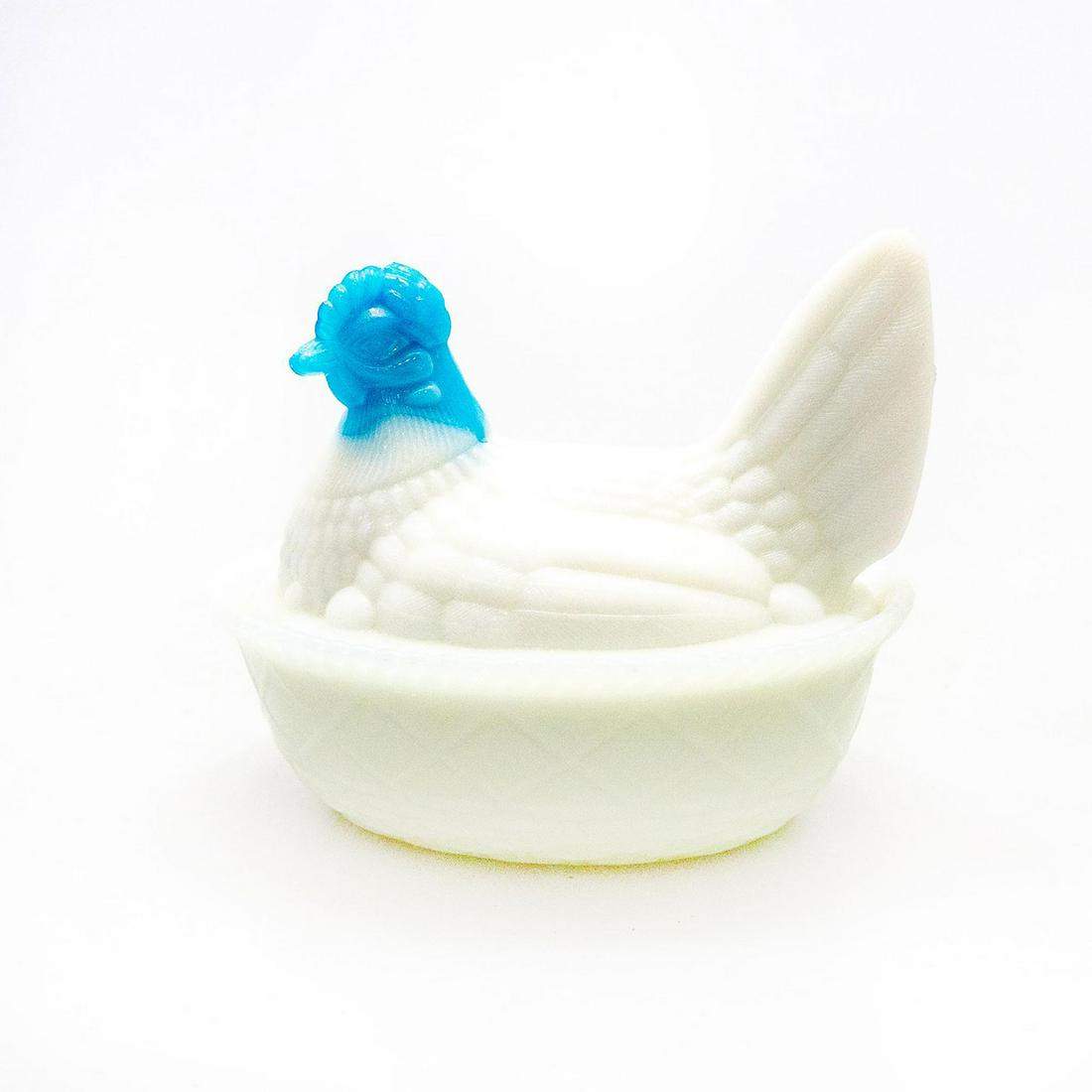 VINTAGE MILK GLASS COVERED DISH, HEN IN NEST (1 of 4)