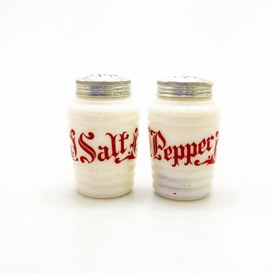2 VINTAGE WHITE MILK GLASS SALT AND PEPPER SHAKERS (1 of 2)