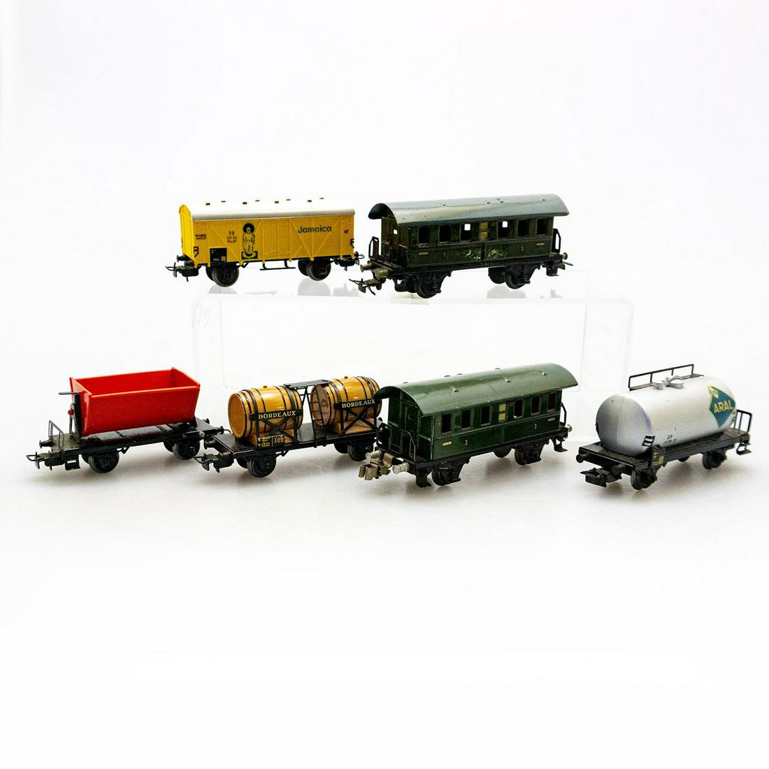 Vintage 6 Piece Marklin Model Train Car Set: Aral Petroleum Tank car, Weinwagen Bordeaux car, Jamaica Banana car, 2 passenger cars and a coal car. Issued: 20th c. Dimensions: 2"H x 5.5"L Manufacturer: Marklin Country of Origin: Germany
