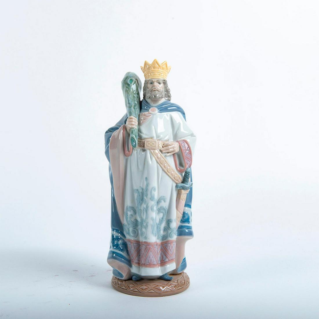 Lladro Figurine, Rey De Bastos 01005369: King of Wands. Limited edition 293 of 2000. Soft blue, pink and white coloration. Lladro backstamp. Based on the tarot card decks. Includes original box. Artist: Vincente Martinez Issued: 1986 Dimensi