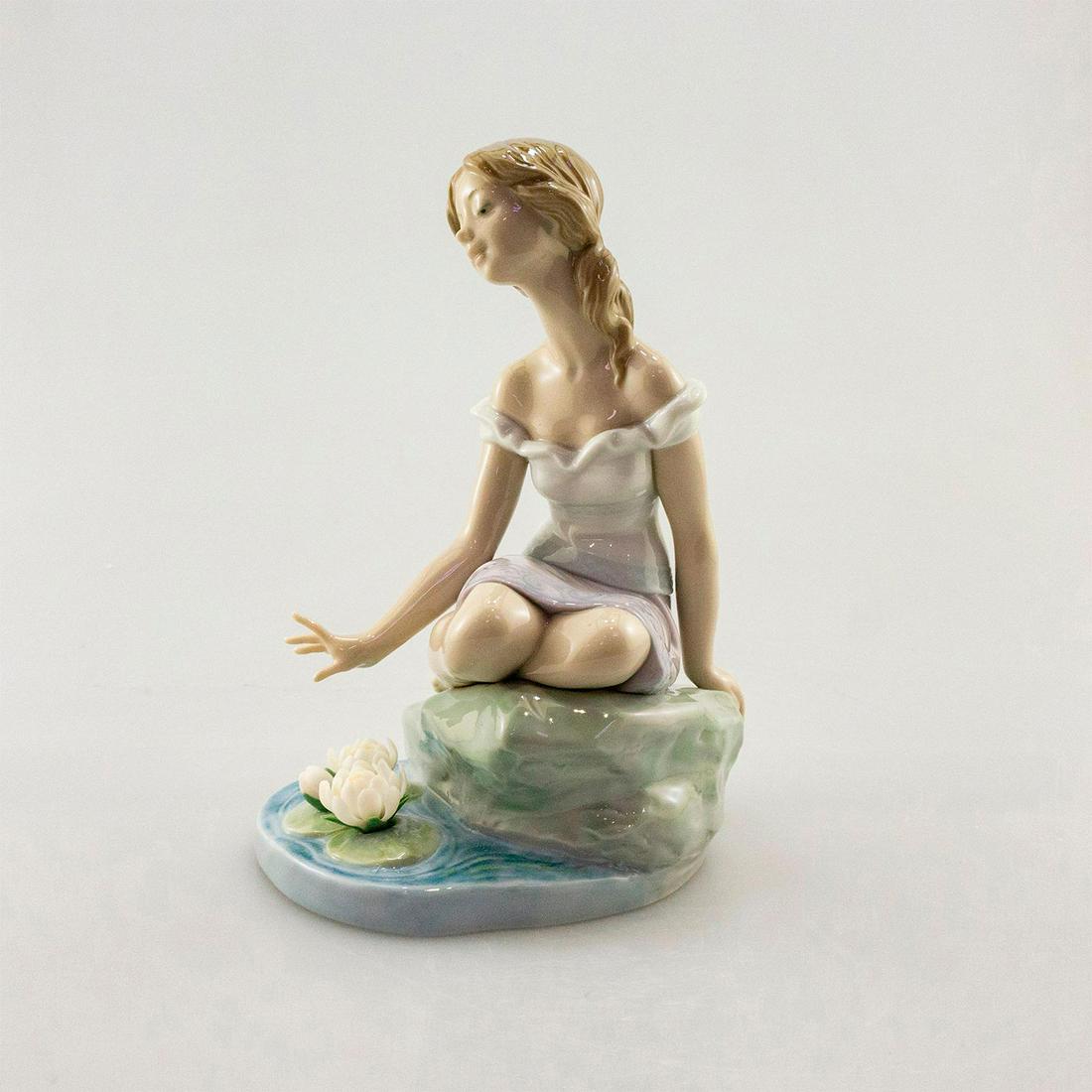 Lladro Porcelain Figurine, Reflections Of Helena (1 of 3)