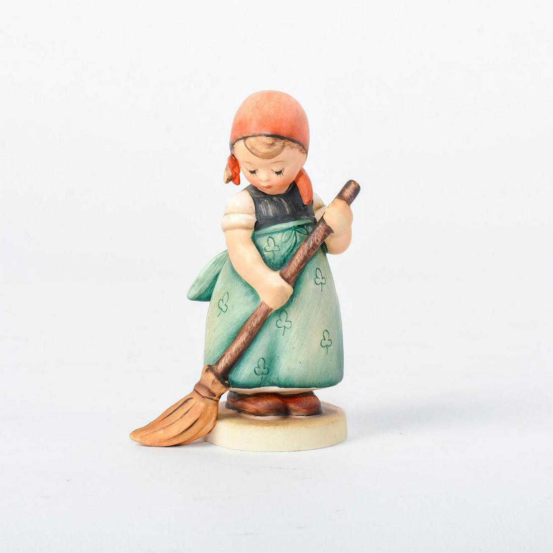 Goebel Hummel Figurine, Little Sweeper Girl 171 (1 of 3)