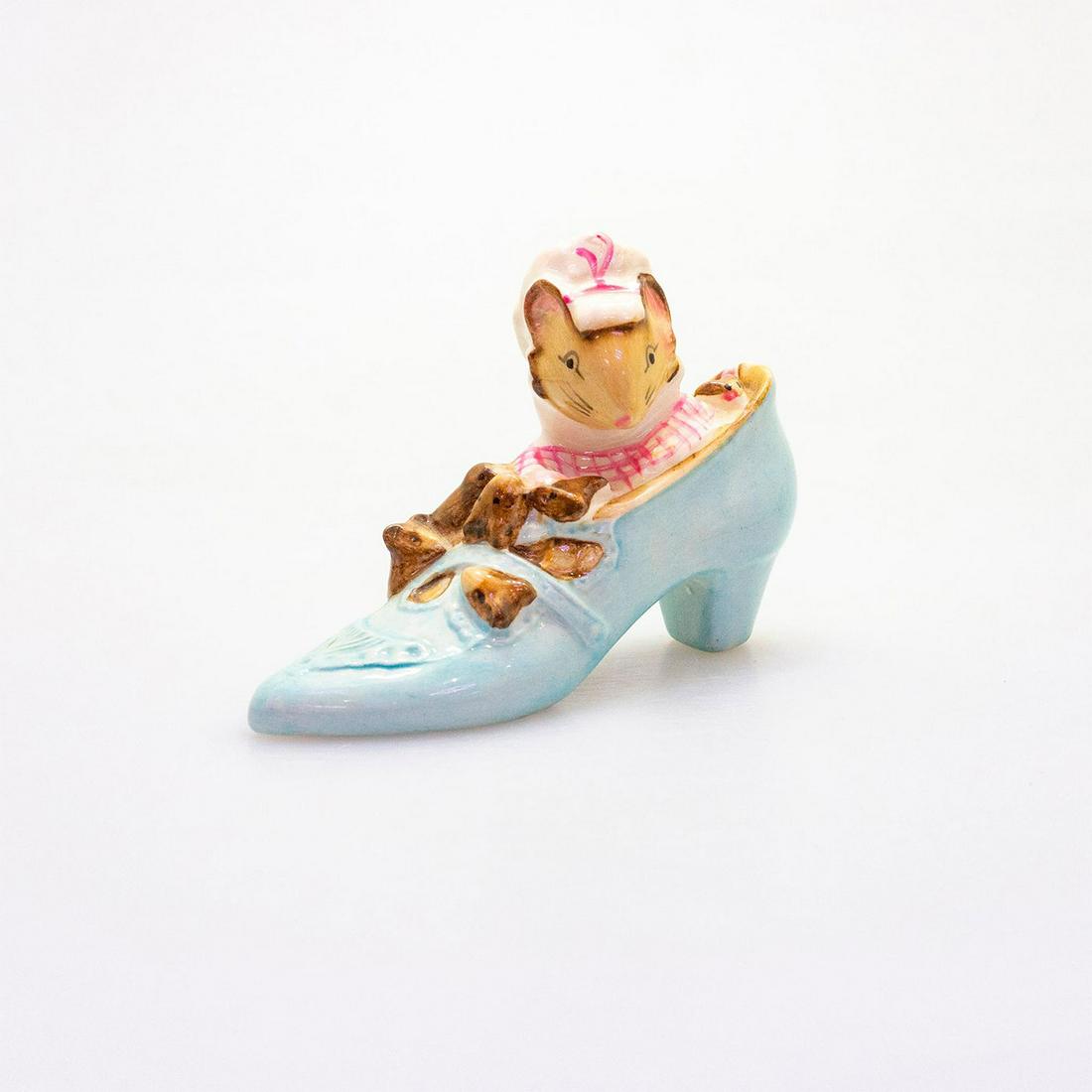 Beswick Beatrix Potter Figurine: The Old Woman Who Lived In A Shoe. Factory markings to bottom base. Artist: Colin Melbourne Issued: 1959 - 1998 Dimensions: 2.75"H Manufacturer: Beswick, Beatrix Potter's Country of Origin: England