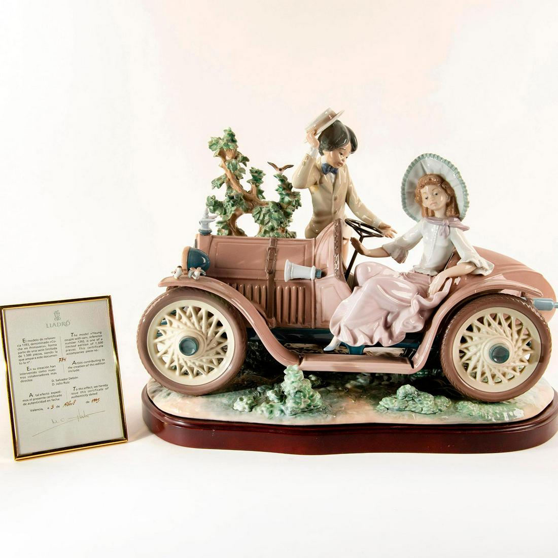 First Date 01001393 LTD - Lladro Porcelain Figure (1 of 6)