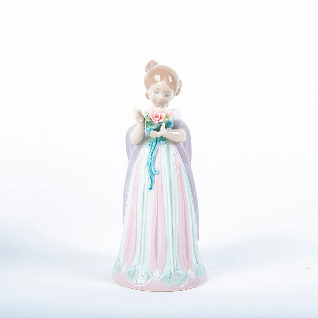Bundle Of Blossoms 1008151 - Lladro Porcelain Figure (1 of 3)
