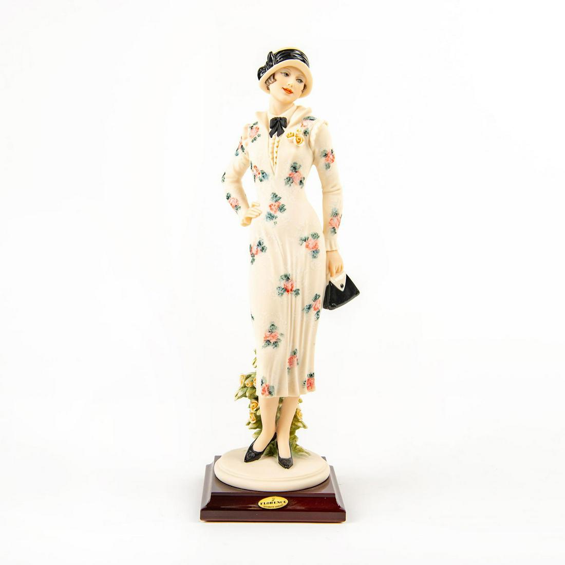 G. Armani Porcelain Figurine Dama Con Borsetta Spencer (1 of 3)