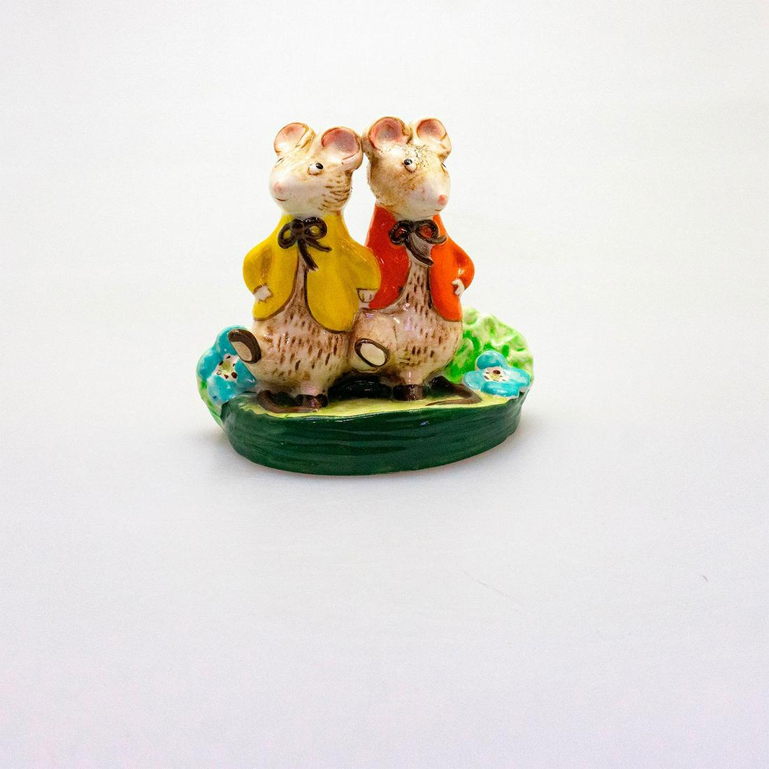 Beswick Kitty MacBride Figural Grouping, A Double Act (1 of 3)