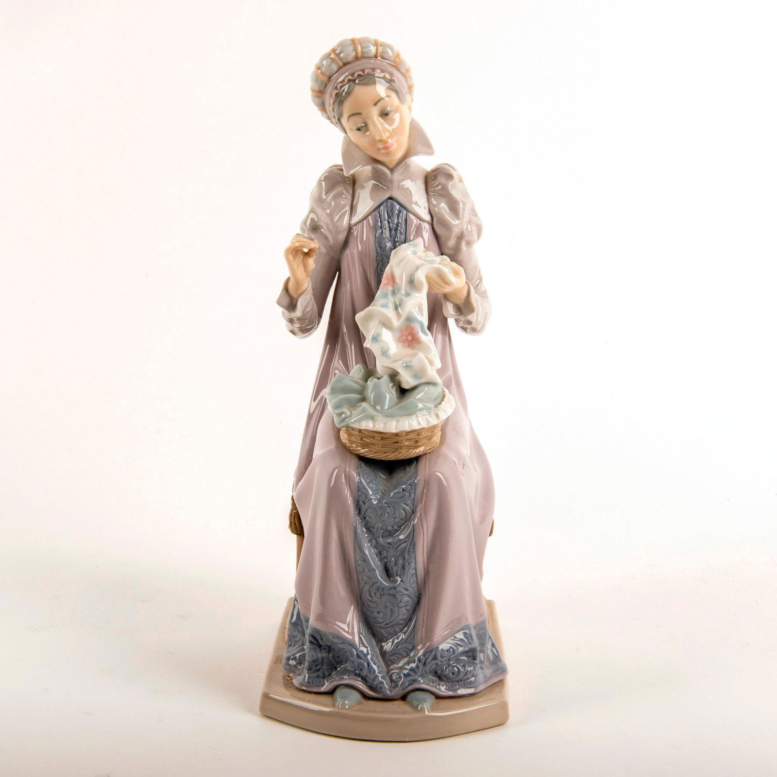 Sewing A Trousseau 1005126 - Lladro Porcelain Figure (1 of 5)