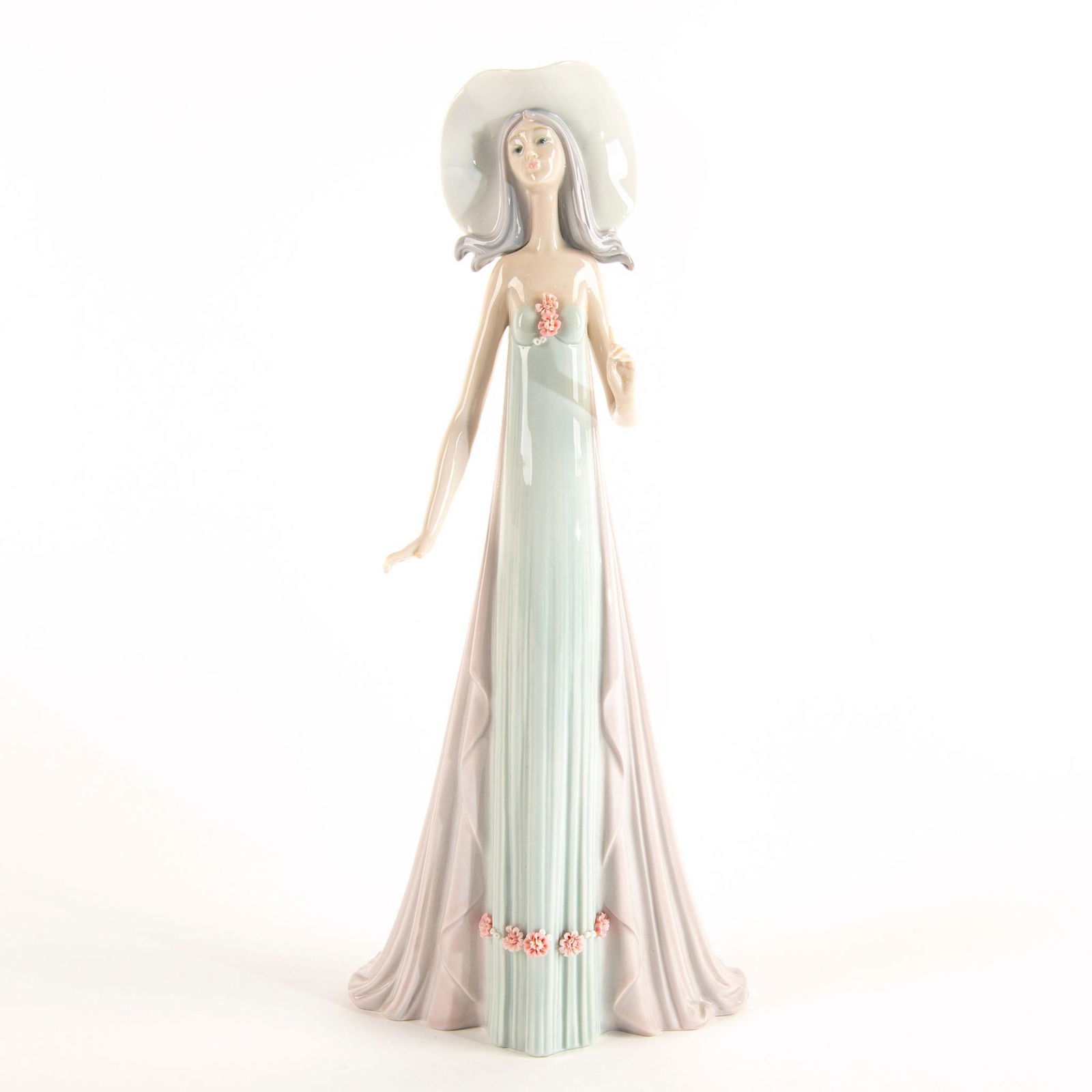 The Debutante 1001431 - Lladro Porcelain Figure (1 of 4)