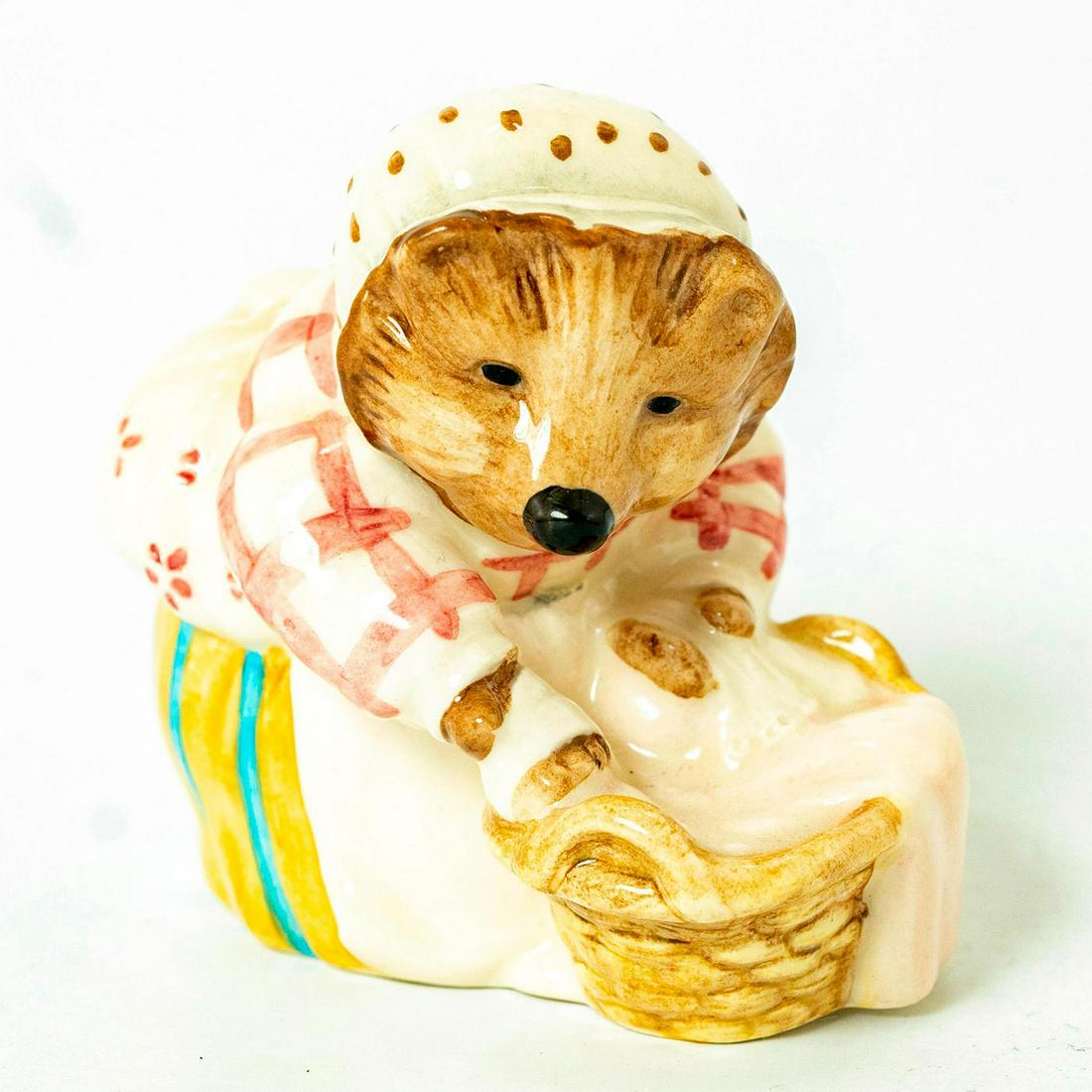 Mrs. Tiggy-Winkle Washing - New Beswick - Beatrix (1 of 2)