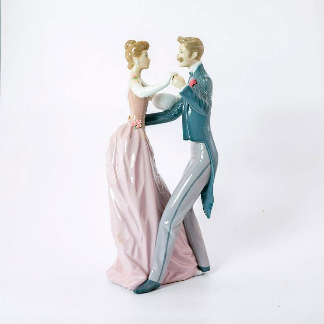 Anniversary Waltz 1001372 - Lladro Porcelain Figurine: Couple dressed in elegant attire. Pink dress and gray suit. With original box. Lladro backstamp. Artist: Antonio Ballester Issued: 1978-2004 Dimensions: 12.25"H x 5.5"W