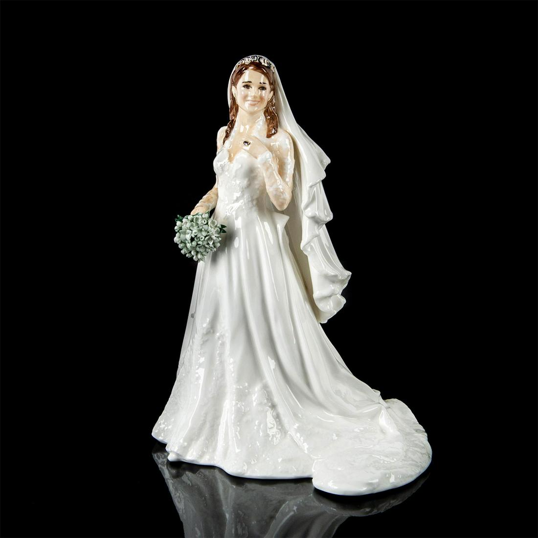 John Bromley Figurines, Kate Middleton: Limited Edition, hand made fine bona china of Their Royal Highness in wedding dress with veil and white flower bouquet. . To commemorate the marriage of The Duke and Duchess of Cambridge 29th April 20