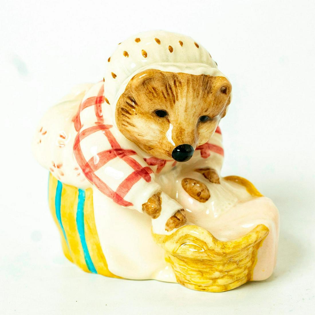 Mrs. Tiggy-Winkle Washing - New Beswick - Beatrix (1 of 3)