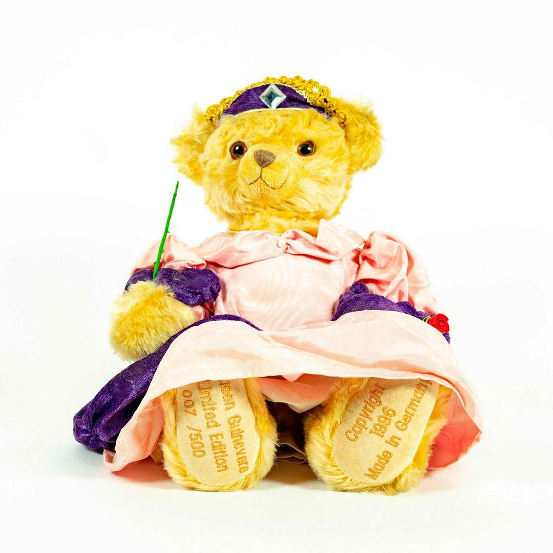 Hermann Teddy Bear, Queen Guinevere (1 of 4)