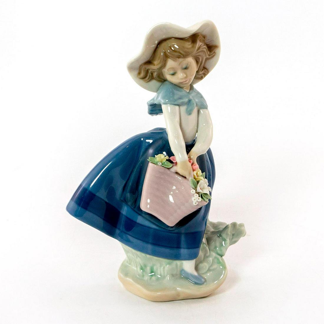 Pretty Pickings 01005222 - Lladro Porcelain Figurine (1 of 4)