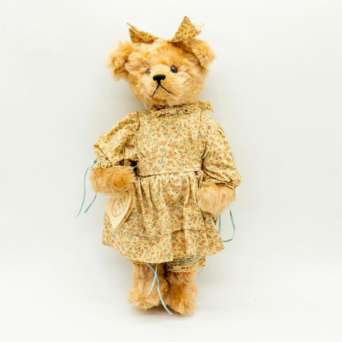 My Kind of Bear, Betsy Mohair Teddy Bear (1 of 3)