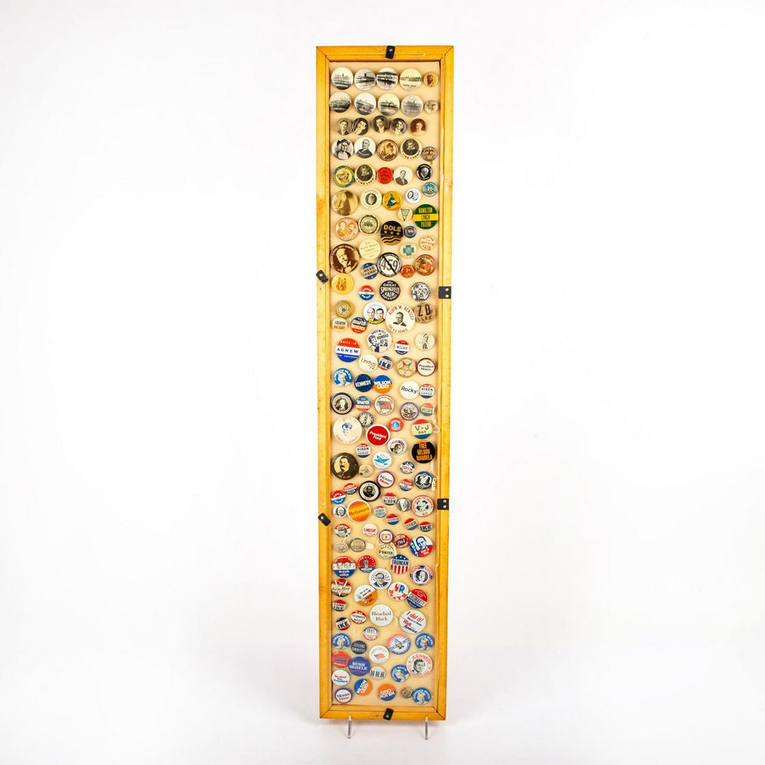 A COLLECTION OF POLITICAL PIN BACK BUTTONS (1 of 6)