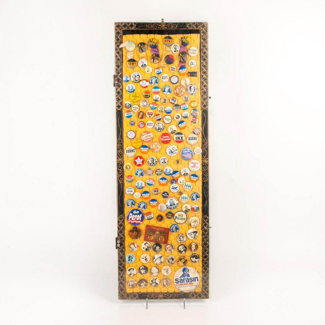 A COLLECTION OF POLITICAL PIN BACK BUTTONS (1 of 5)