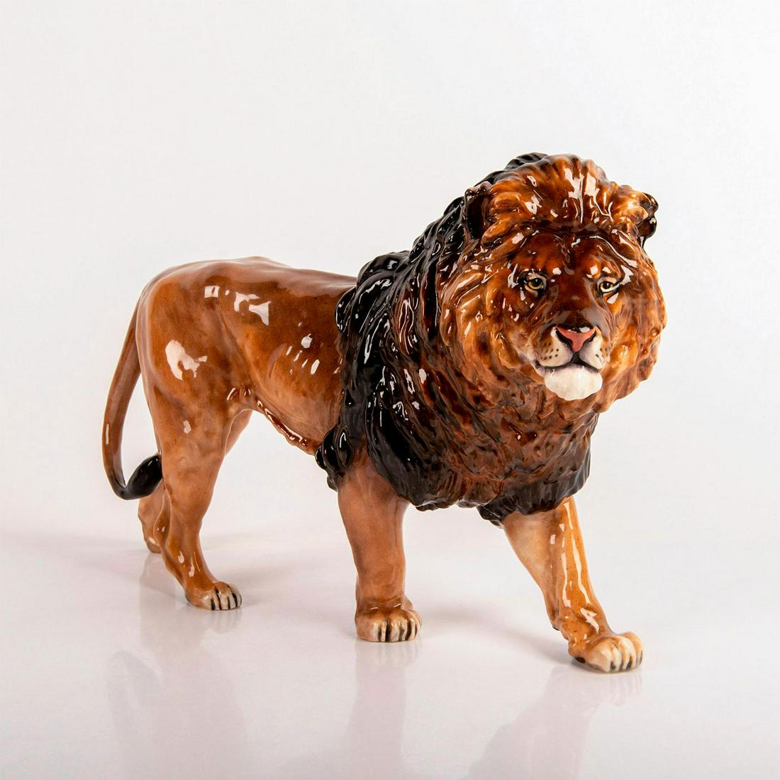 Royal Doulton Animal Figurine, Lion HN1085 (1 of 5)