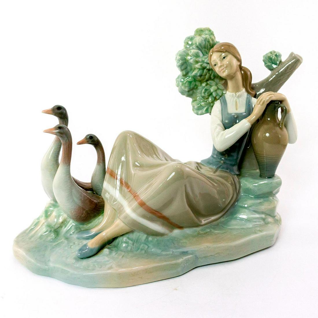 Woman Carrying Water 1001212 - Lladro Porcelain (1 of 4)