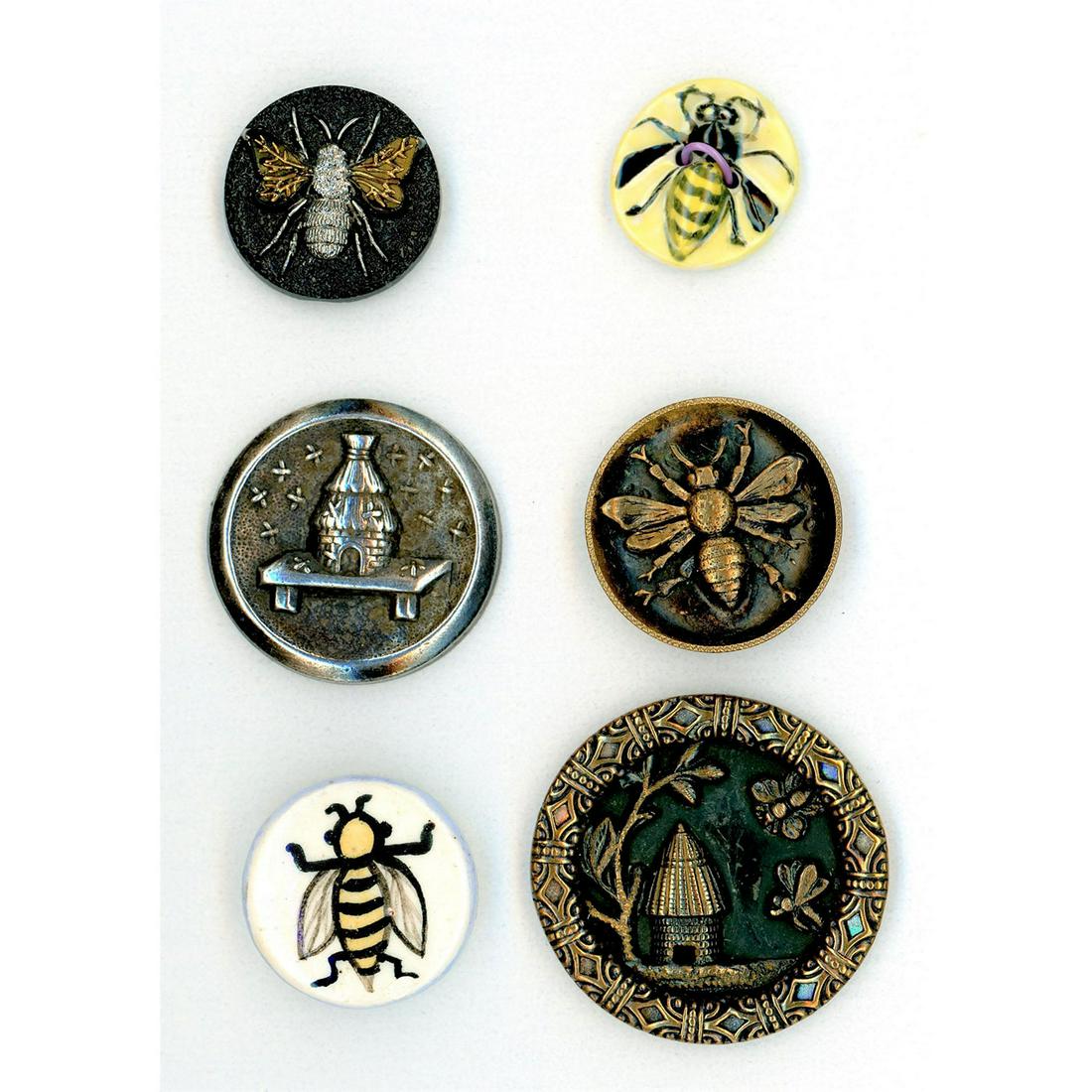 A SMALL CARD OF ASSORTED MATERIAL BEE BUTTONS (1 of 4)