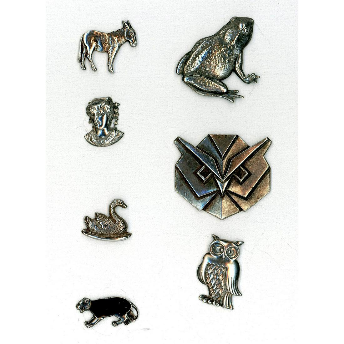 A SMALL CARD OF DIVISION 3 FRENCH WHITE METAL BUTTONS (1 of 4)