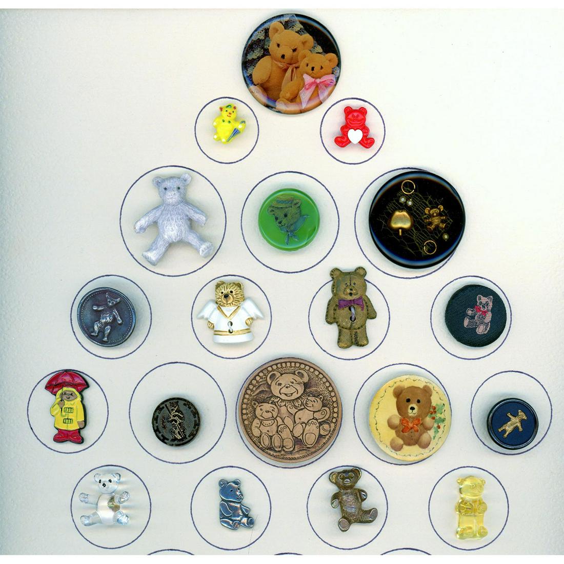 A SMALL CARD OF ASSORTED MATERIAL TEDDY BEAR BUTTONS (1 of 4)
