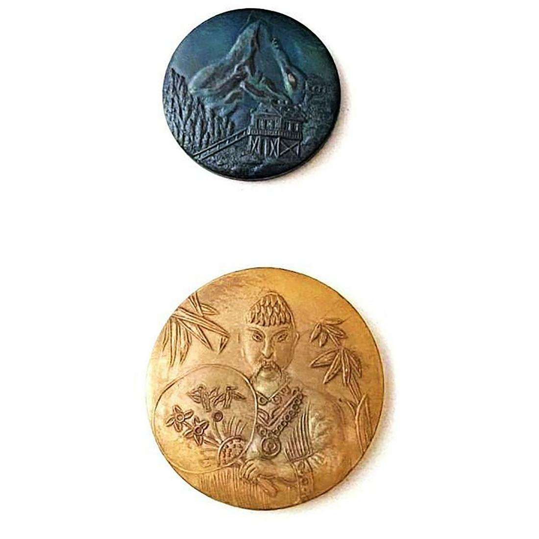 A SMALL CARD OF DIVISION ONE HORN PICTORIAL BUTTONS (1 of 4)