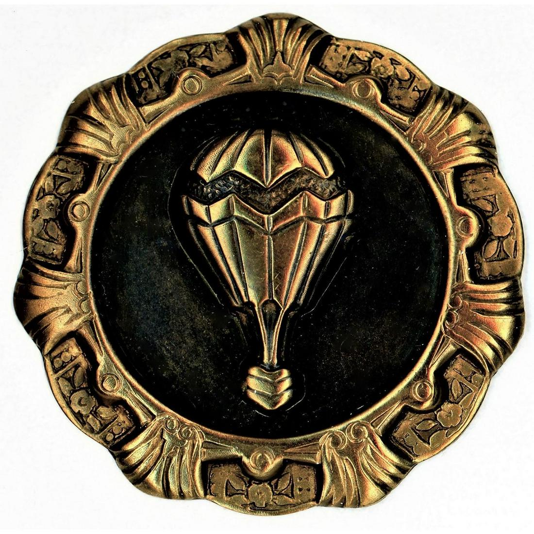 A DIV THREE BRASS PICTORIAL BALLOON BUTTON FS (1 of 2)