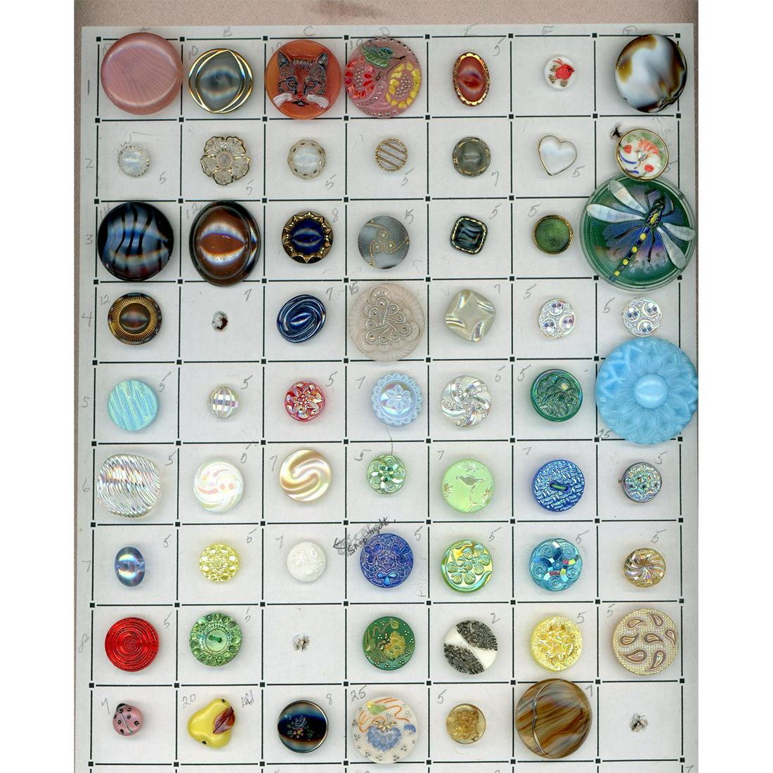 A LARGE ASSORTMENT OF DIVISION 1 & 3 GLASS BUTTONS (1 of 4)