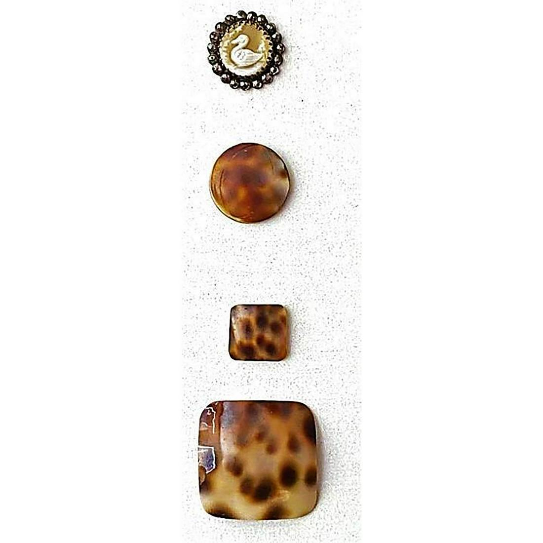 A SMALL CARD OF DIVISION ONE SHELL BUTTONS (1 of 6)