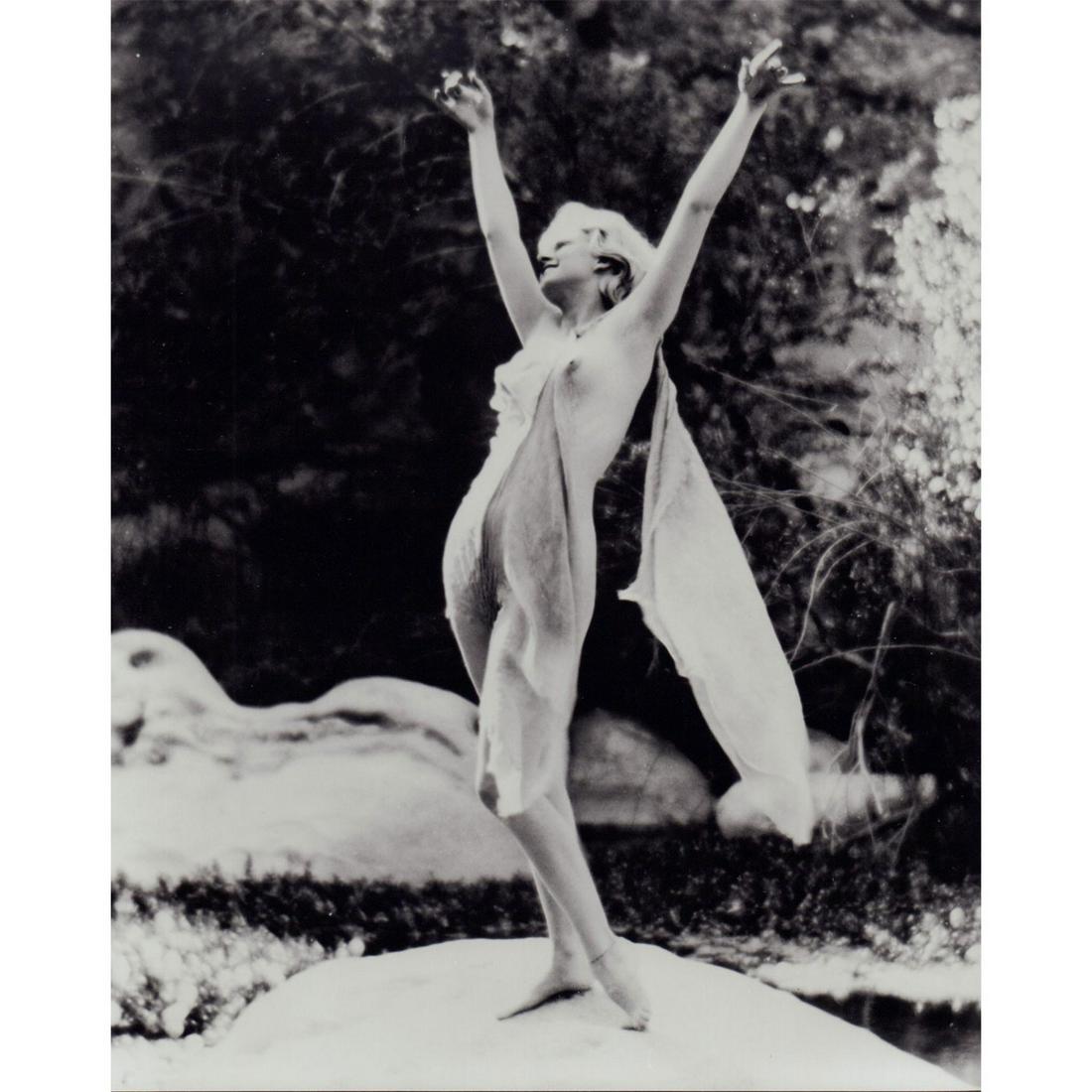 Jean Harlow Photograph: Nude photo of actress Jean Harlow taken by photographer Edwin Bower Hesser. #jeanharlow #EdwinBowerHesser #1920s Artist: Edwin Bower Hesser Issued: c. 1920 Dimensions: 8"W x 10"H Country of Origin: US