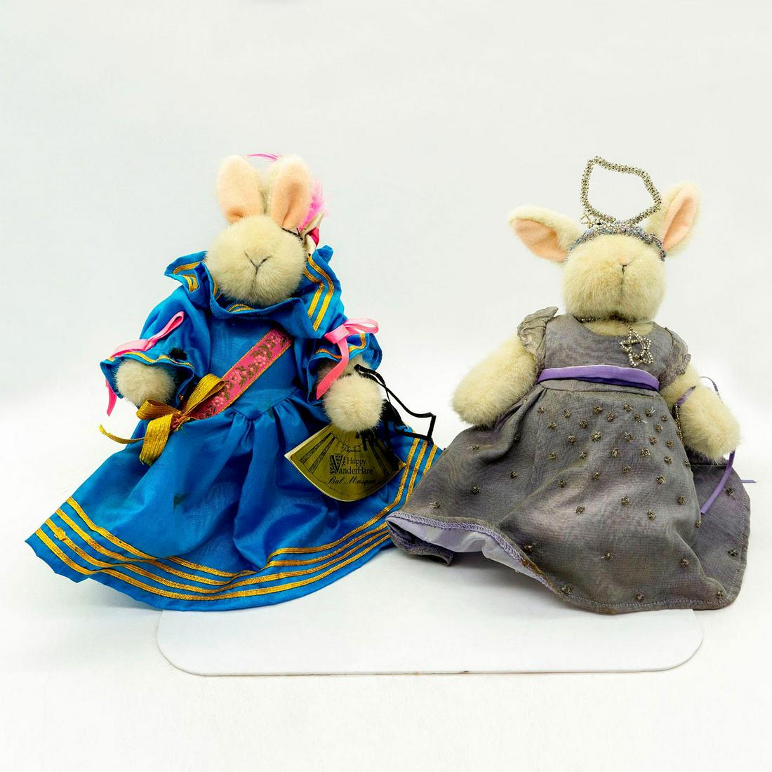 2 North American Plush Rabbits, Bal Masque (1 of 3)