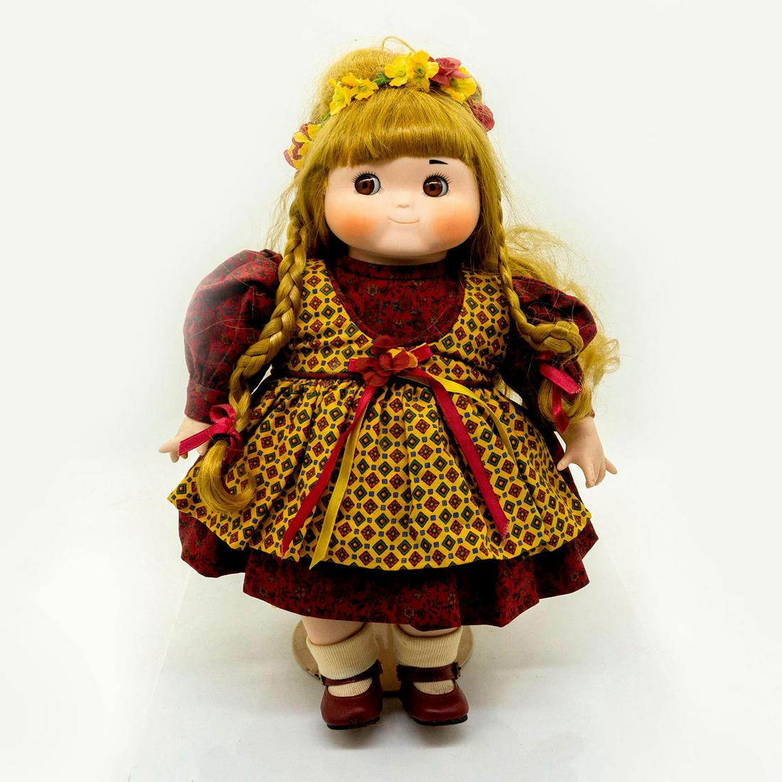Dolly Dingle's Fraulein Heidi Dumpling Musical Ceramic: Limited edition 306 of 500. Style 911547. Music box plays - Kinder Symphony -. Ceramic face, arms and legs. Metal doll stand included. #porcelaindoll #bisquedoll #musicbox #dollydingles Artist: Bette 