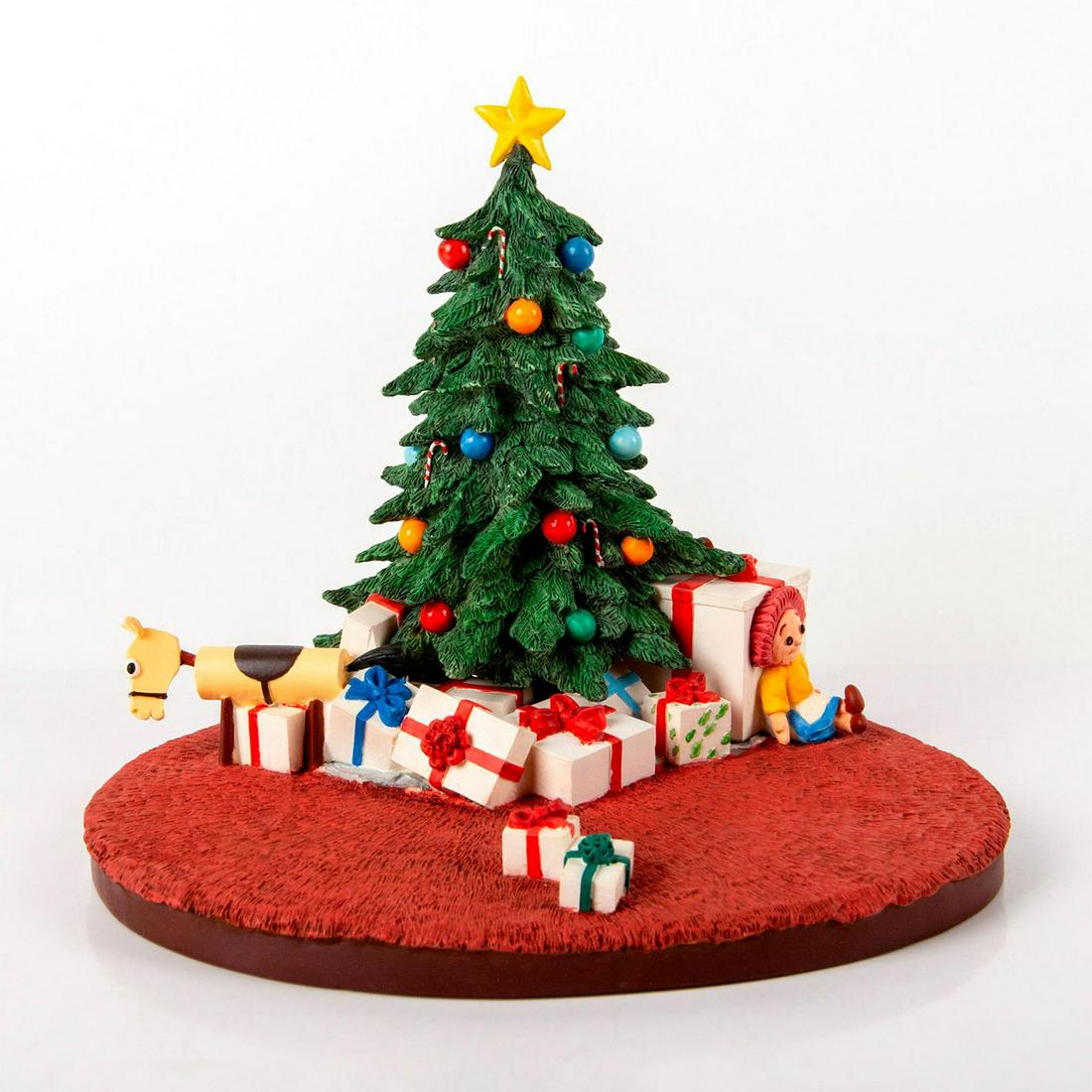 Goebel Looney Tunes Figurine Scape, Christmas Morning: Part of the "Gift Wrapped - Tweety, Sylvester, Granny, 1952" series. Christmas tree with many presents. Excellent condition. With original box and certificate of authenticity. #looneytunes #christmas