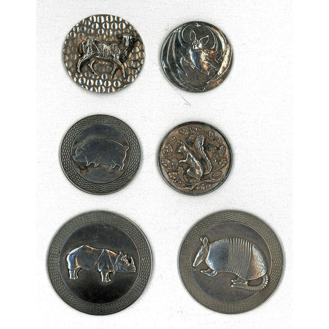 A SMALL CARD OF DIVISION 3 FRENCH WHITE METAL BUTTONS (1 of 4)