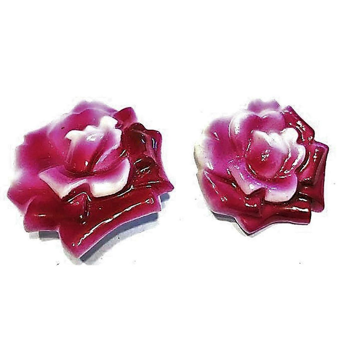 A PAIR OF DIVISION THREE WHITE PORCELAIN KUTANI BUTTONS (1 of 2)