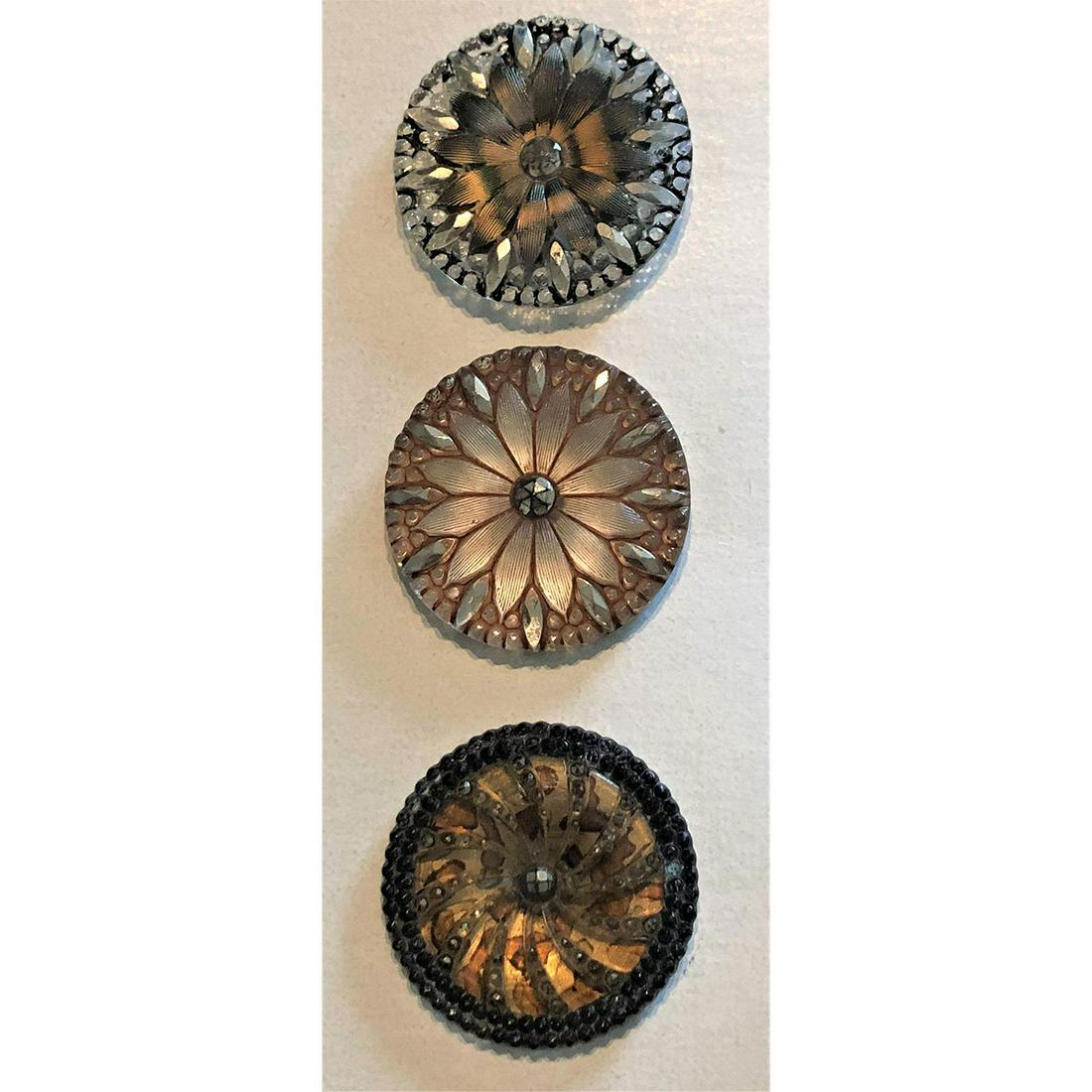 A SMALL CARD OF DIVISION 1 LACY GLASS BUTTONS (1 of 5)