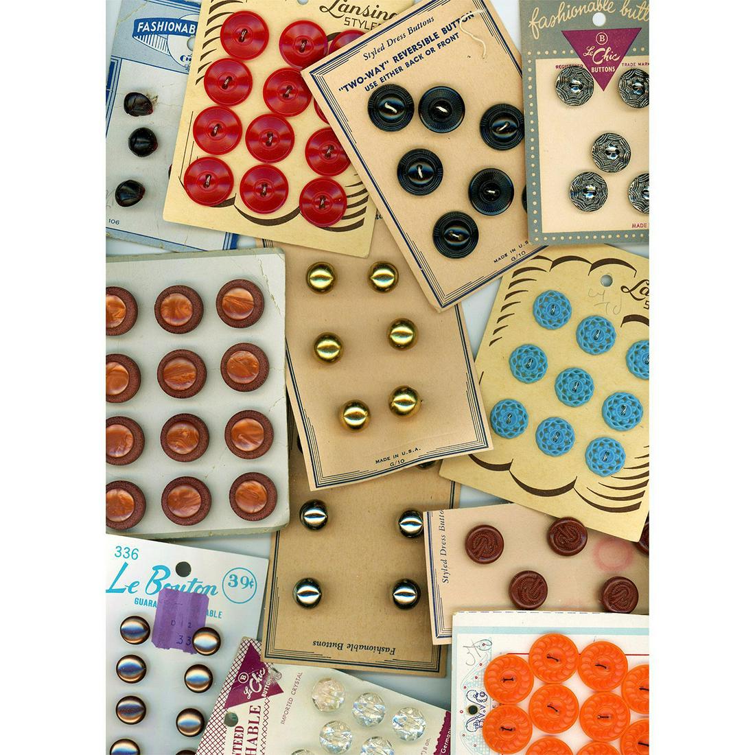 A LARGE BAG LOT OF ASSORTED SALES CARD BUTTONS (1 of 2)