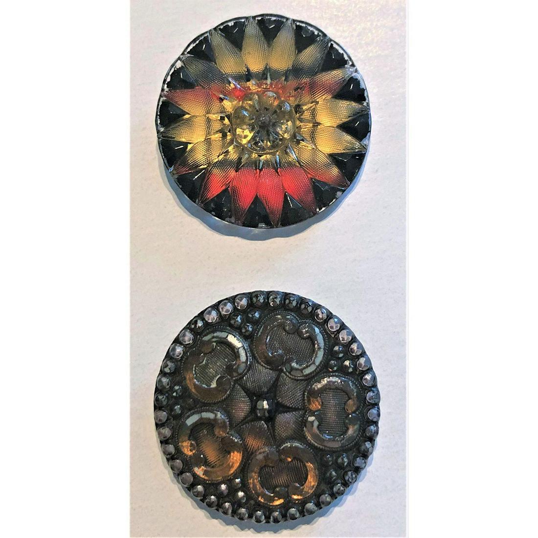 A SMALL CARD OF DIVIISON ONE LACY GLASS BUTTONS (1 of 4)