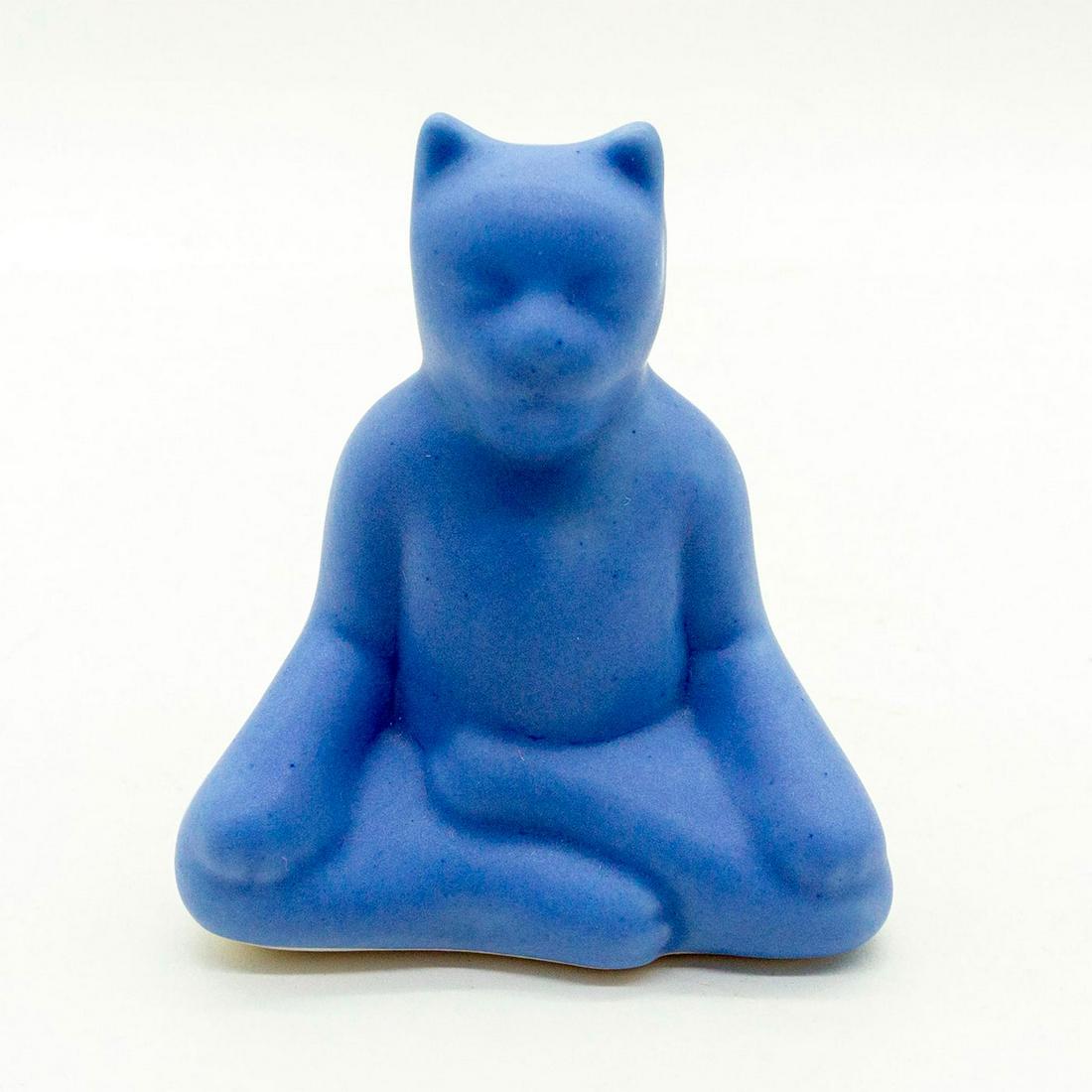 Venice Clay Figurine, Baby Buddha Cat: Earthenware clay, handmade. Matte glaze, periwinkle blue. Venice Clay backstamp. Artist signature. Good condition. #veniceclay #clay #earthenware Artist: Gary Steinborn Issued: 20th c. Dimensions: 2.7