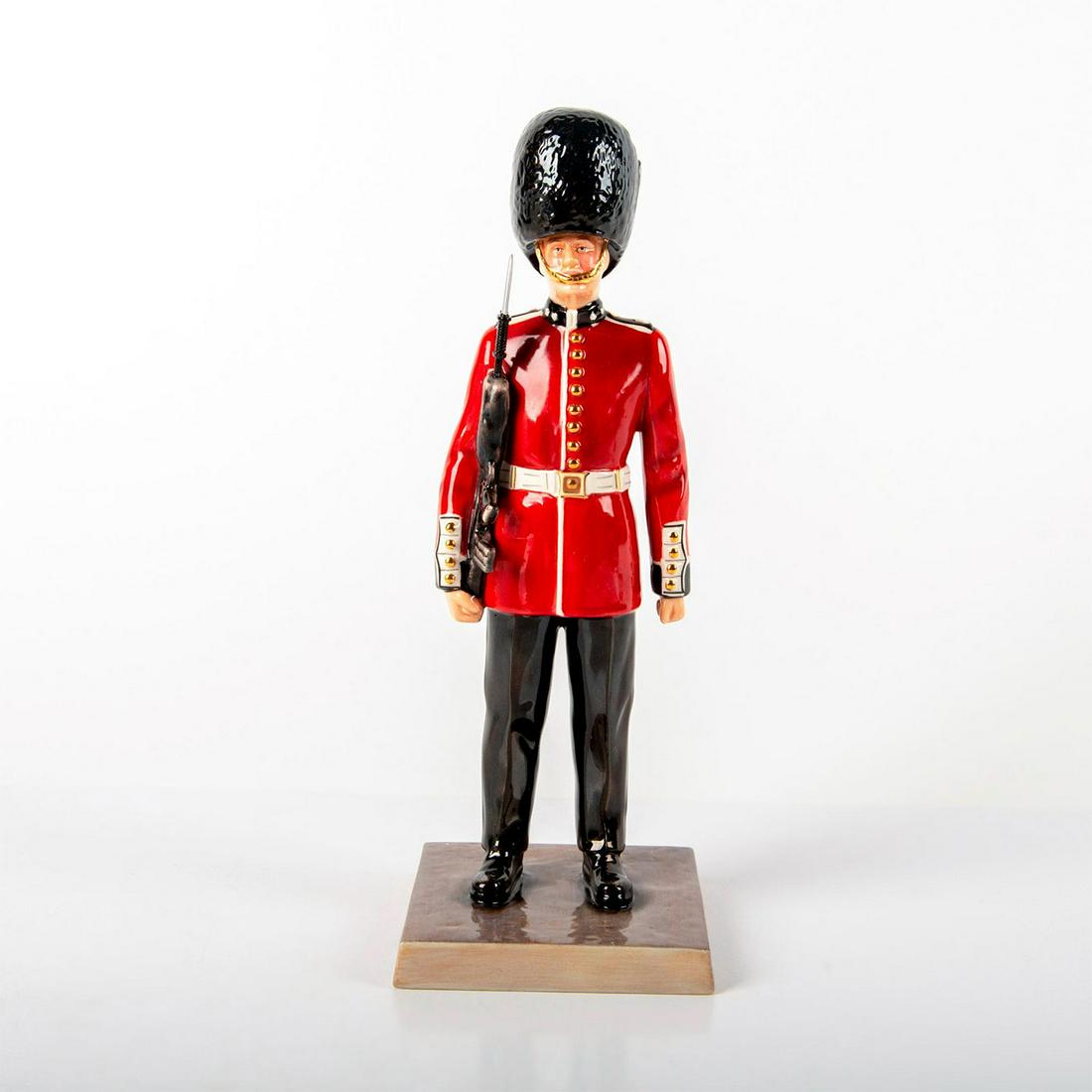 Guardsman HN5363 Royal Doulton Figurine Barnebys