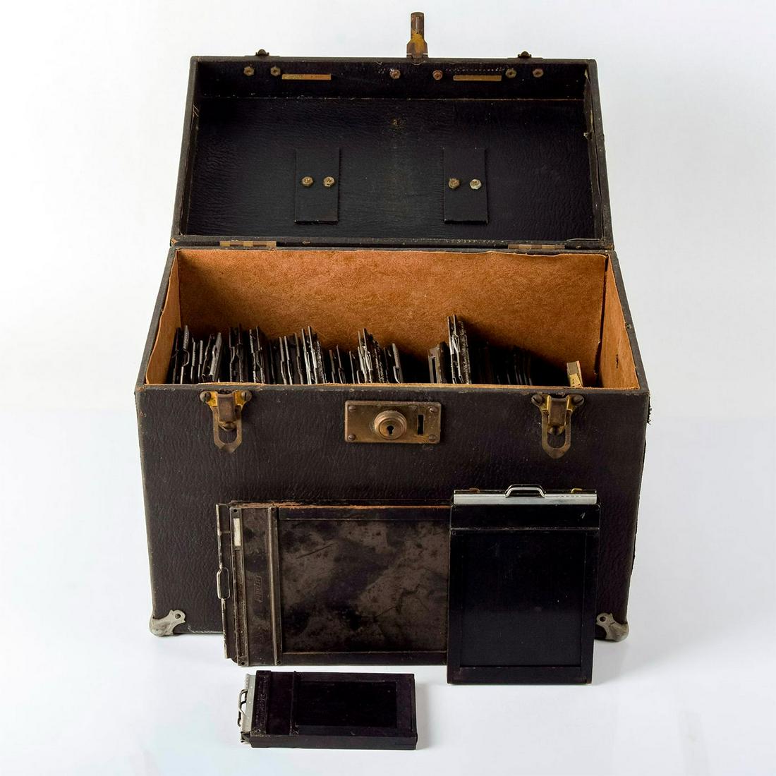 Hard Case with Photographic Plate Holders (1 of 6)