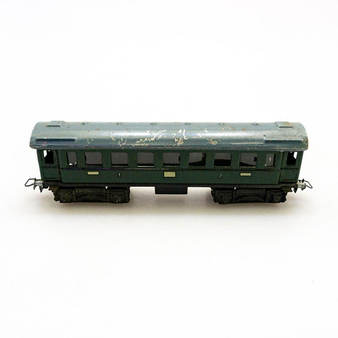 MARKLIN HO SCALE PASSENGER MODEL TRAIN CAR (1 of 3)