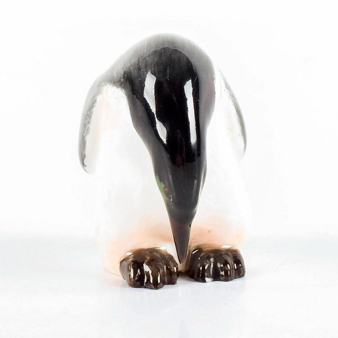 Royal Doulton Animal Figurine, Penguin K23: Bone China. Model 1101. Style Six, miniature penguin with it's head down. Royal Doulton backstamp. #royaldoulton #penguin #animal Artist: Peggy Davies Issued: 1940 - 1968 Dimensions: 1.5"H Manufac